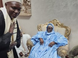 VISITE CHEZ LE KHALIFE DES MOURIDES CONDUISANT UNE DELEGATION AU NOM DU KHALIFE DE MEDINA BAYE CHEIKH MAHI IBRAHIMA NIASS